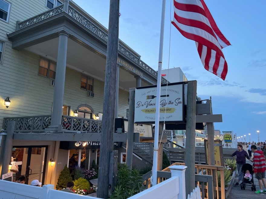 DaVinci's by the Sea