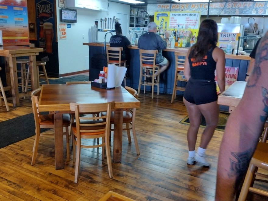 Hooters