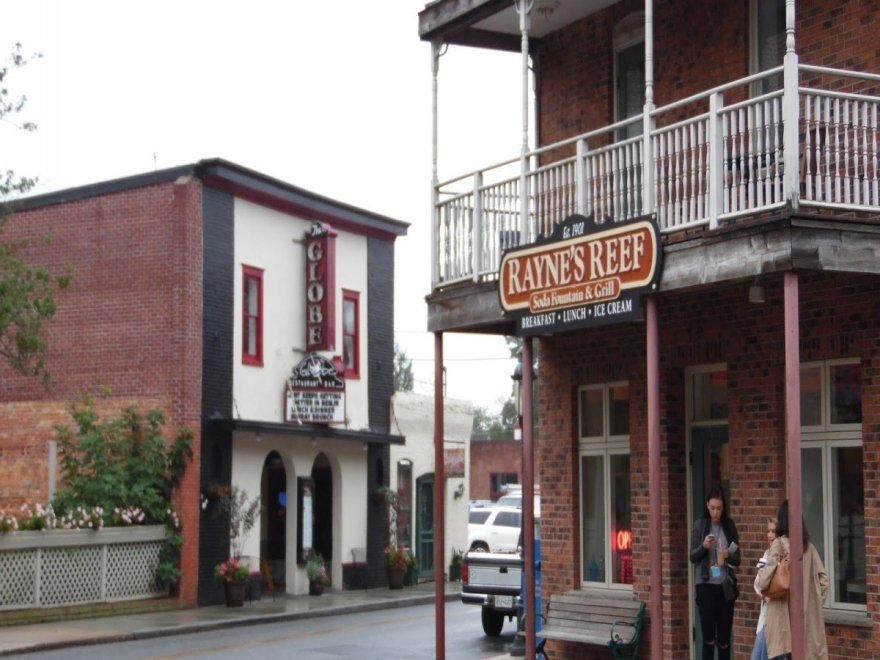 Rayne's Reef Soda Fountain & Grill