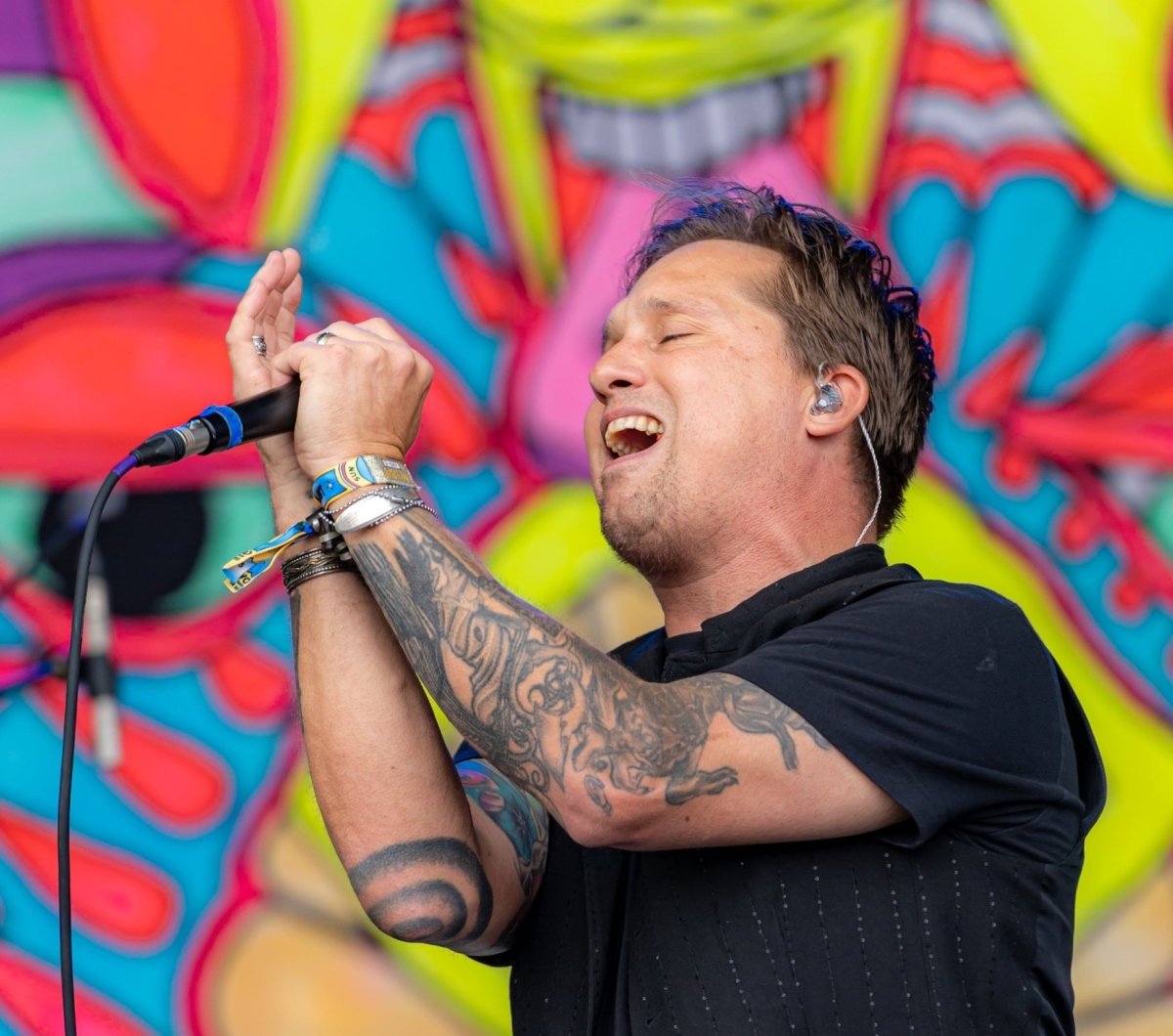 artist performing at Oceans Calling