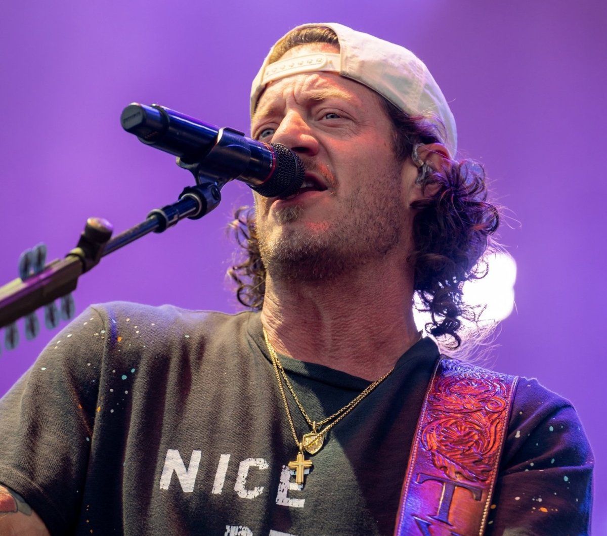 Tyler Hubbard performing at Country Calling