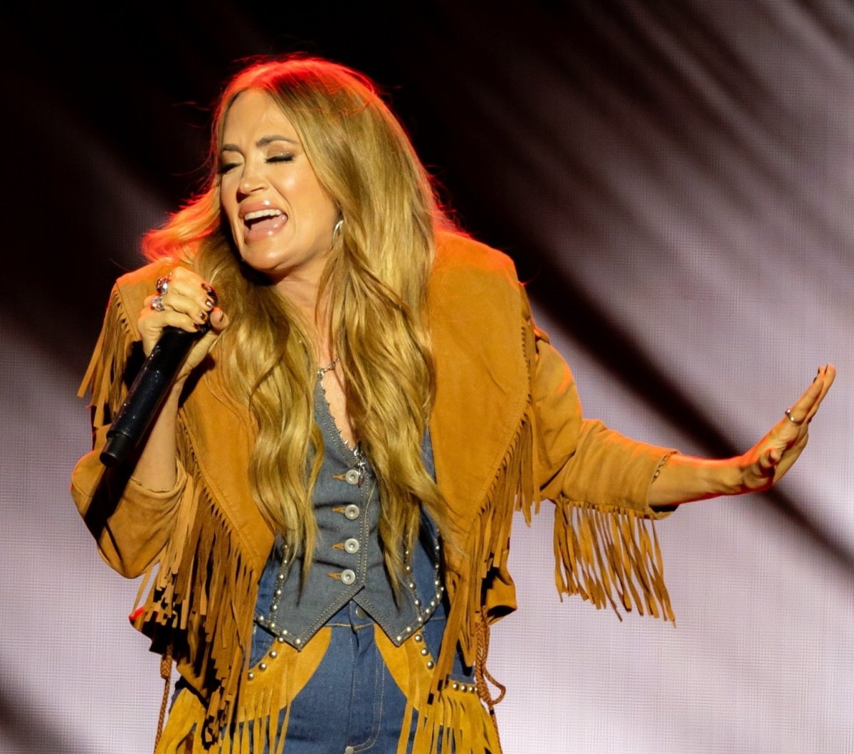 Carrie Underwood performing at Country Calling